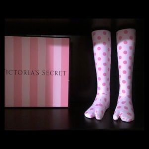 Just showing ! Vs pink display feet